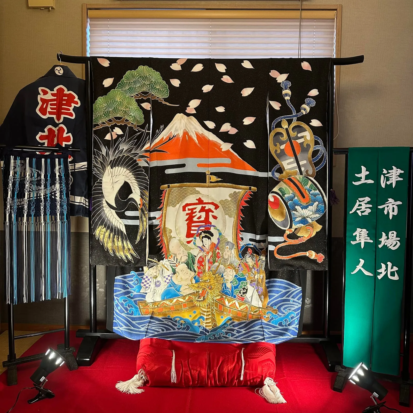 乗子衣裳の作品 宝船・鶴