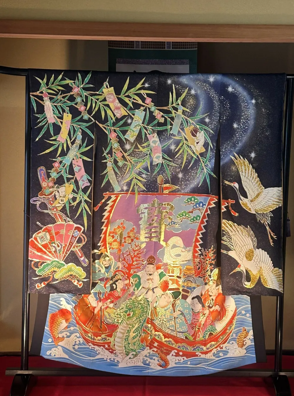 七福神の宝船と天の川を描いた乗子衣裳の全体